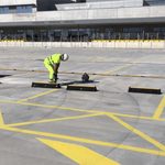 Tope de rueda para aparcamiento de camiones en almacenes y centros logísticos